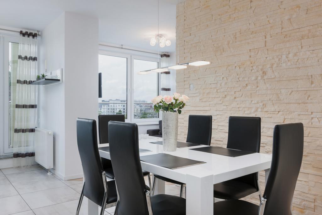 Riverside Apartment With Balcony By Noclegi Renters ชวีโนวิชแจ ภายนอก รูปภาพ