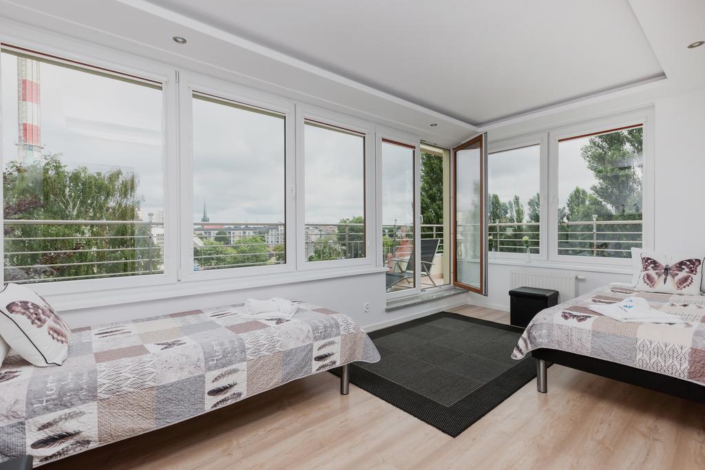 Riverside Apartment With Balcony By Noclegi Renters ชวีโนวิชแจ ภายนอก รูปภาพ
