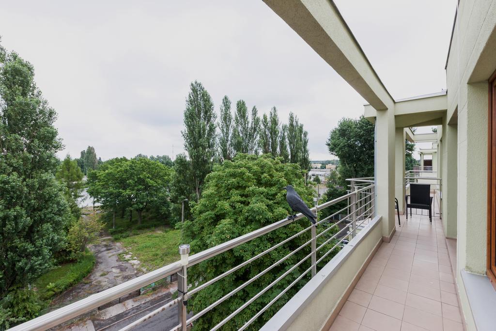 Riverside Apartment With Balcony By Noclegi Renters ชวีโนวิชแจ ภายนอก รูปภาพ