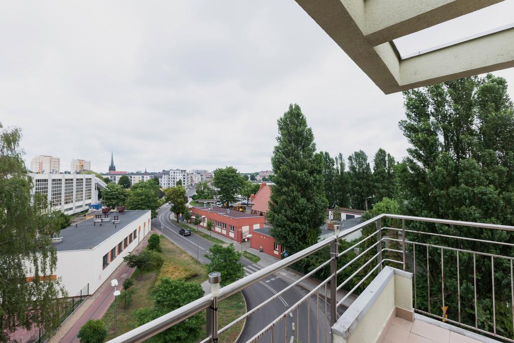 Riverside Apartment With Balcony By Noclegi Renters ชวีโนวิชแจ ภายนอก รูปภาพ