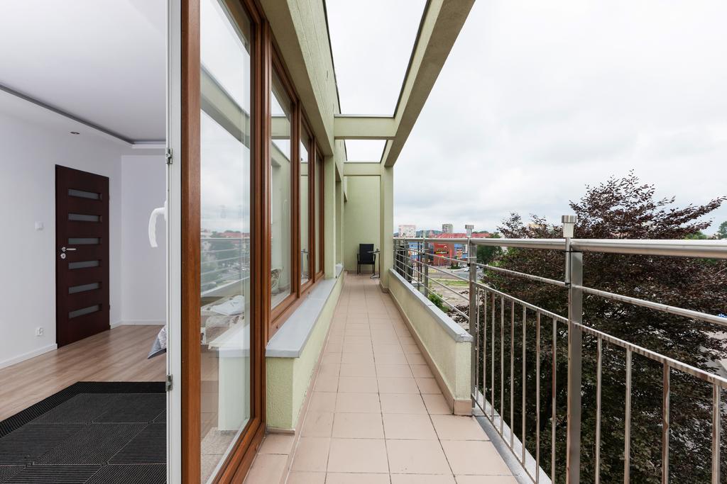 Riverside Apartment With Balcony By Noclegi Renters ชวีโนวิชแจ ภายนอก รูปภาพ